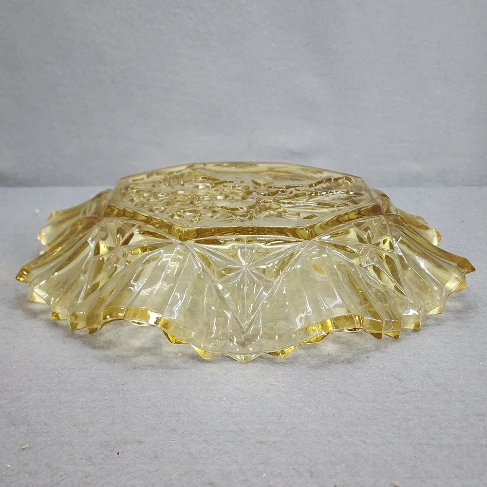Vintage‎ Amber Glass Fruit Bowl Scalloped Starburst Embossed Grapes Yellow 9.5in